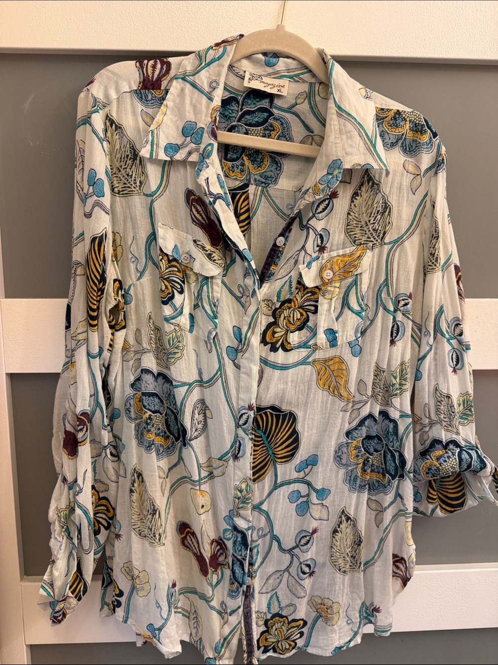 MAGAZINE BRAND Lightweight Floral Button-Front Women’s Shirt in White and Teal